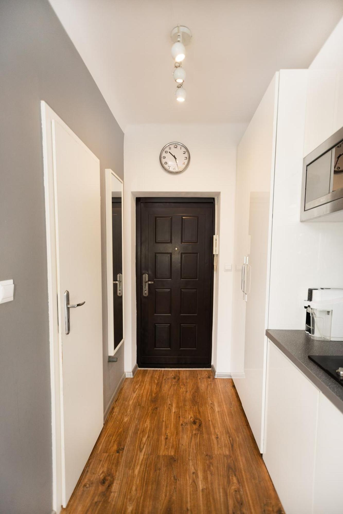 Cozy Studio Next To The Metro And City Center Варшава Екстер'єр фото