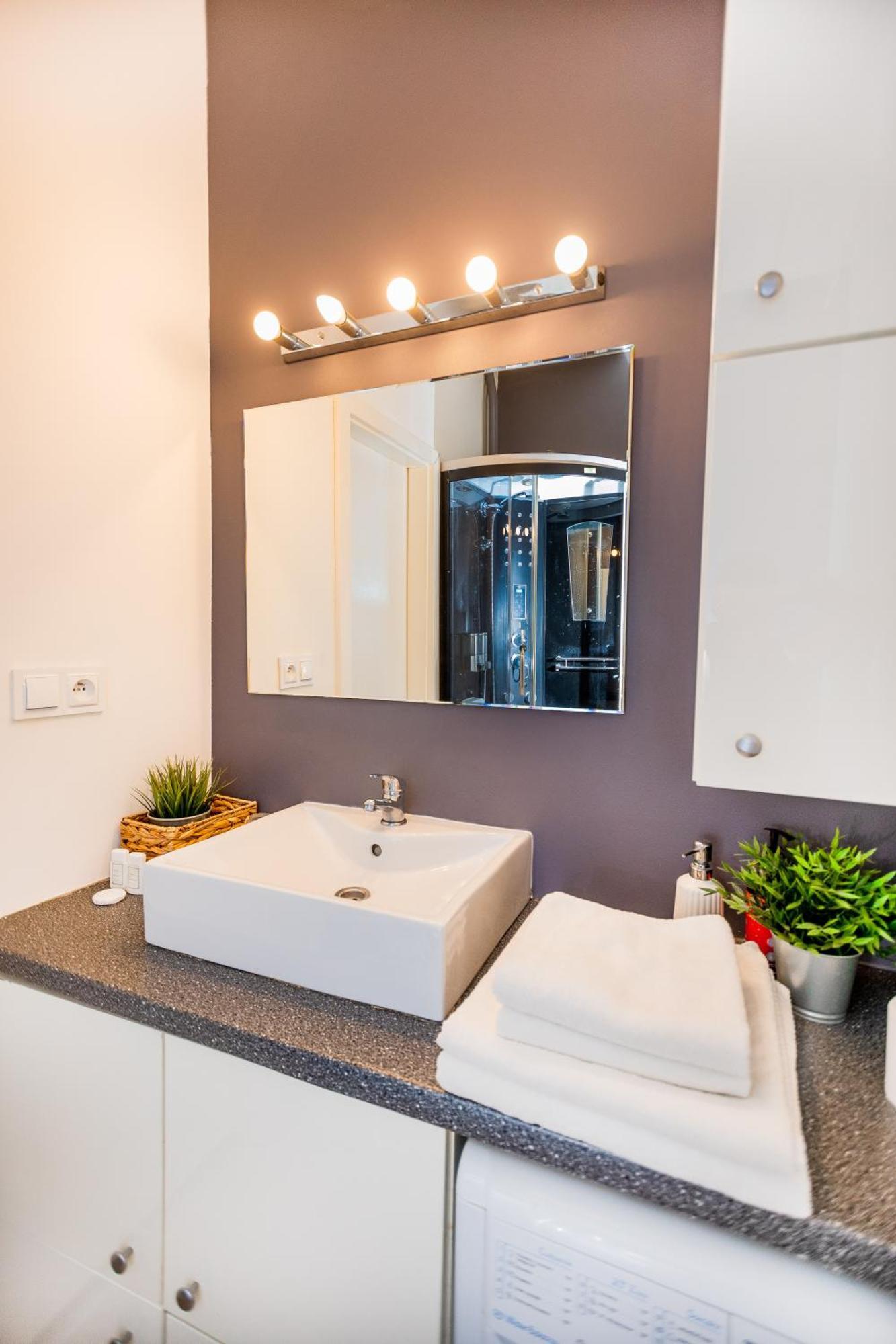 Cozy Studio Next To The Metro And City Center Варшава Екстер'єр фото